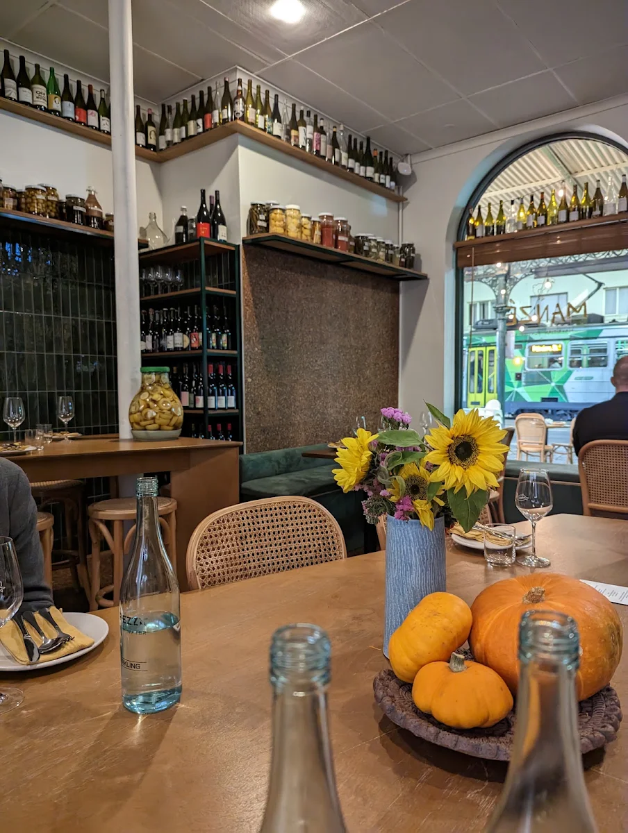 Food & drink, Manze