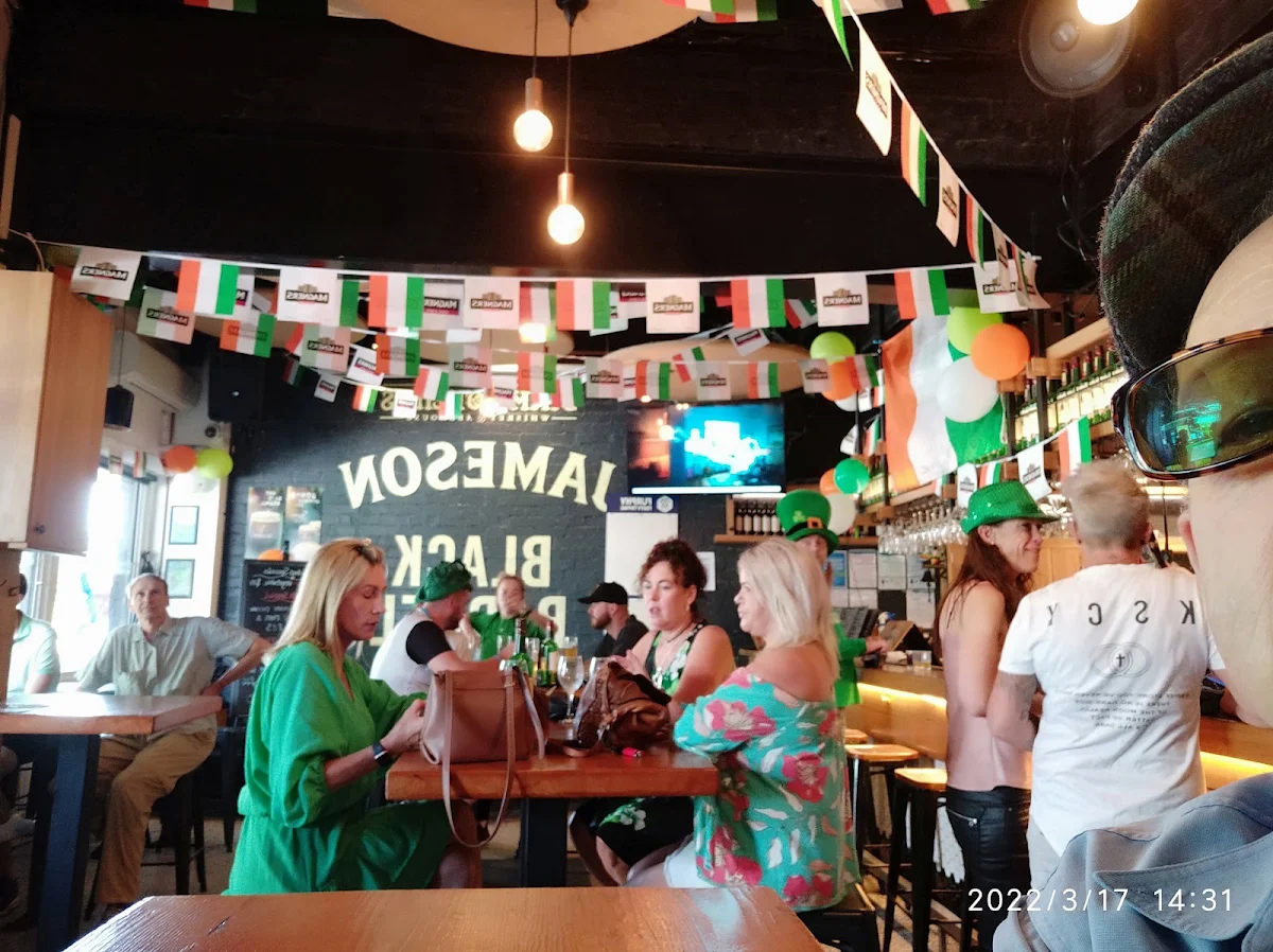 Vibe, Jimmy O'Neills Whiskey & Alehouse