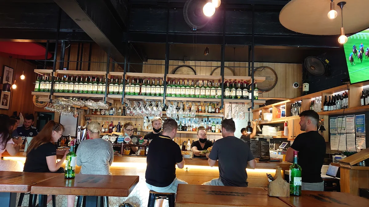 Vibe, Jimmy O'Neills Whiskey & Alehouse
