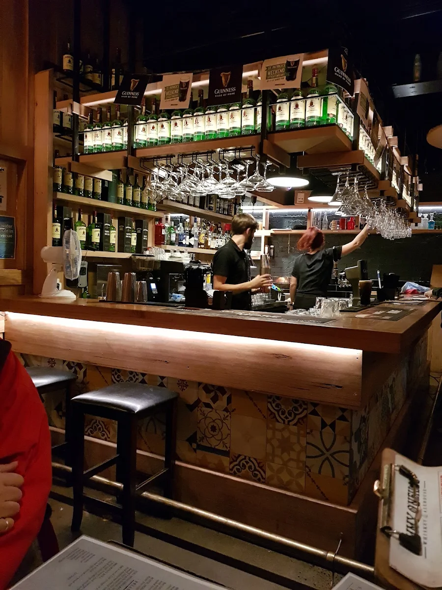 Vibe, Jimmy O'Neills Whiskey & Alehouse
