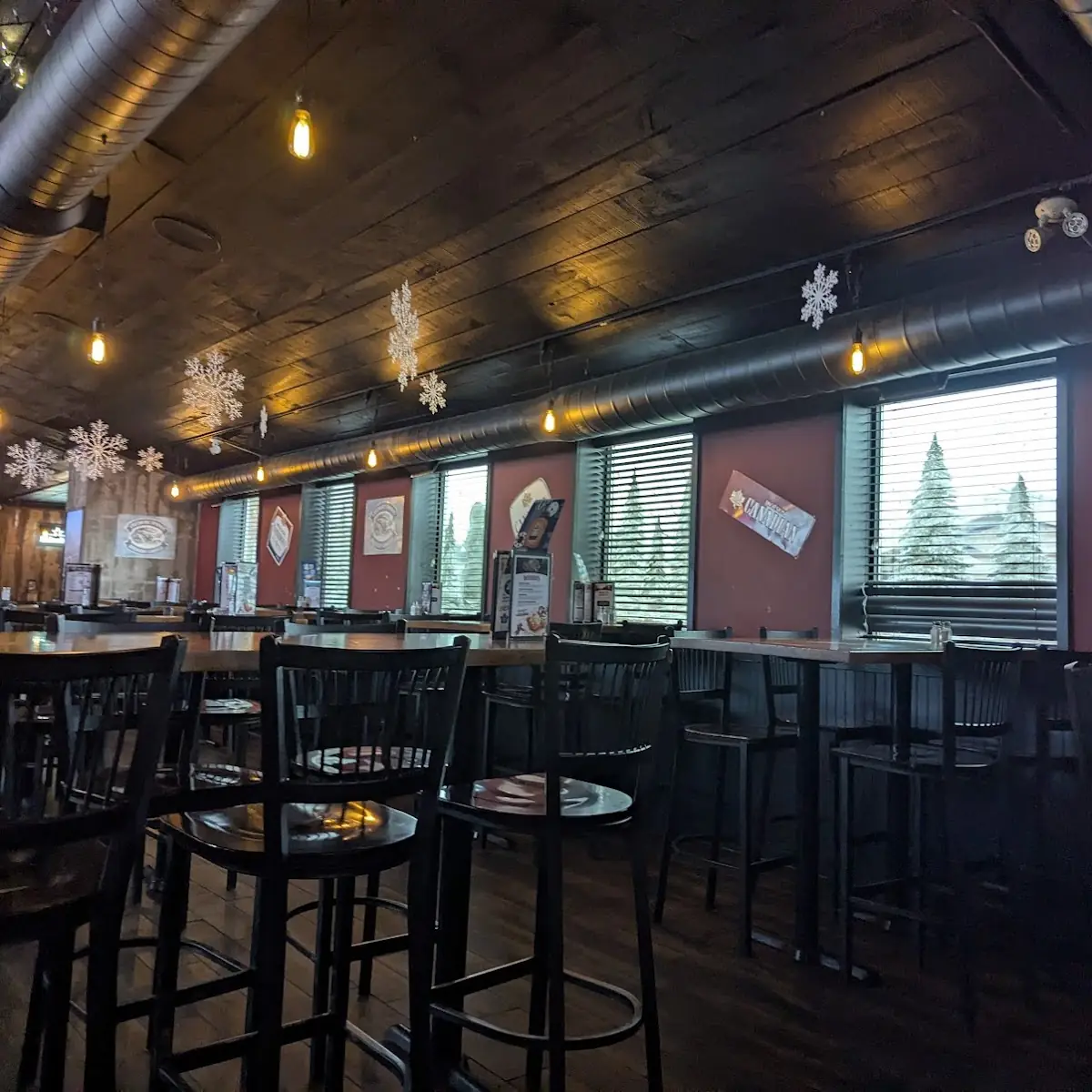 Vibe, Chuck’s Roadhouse Bar and Grill