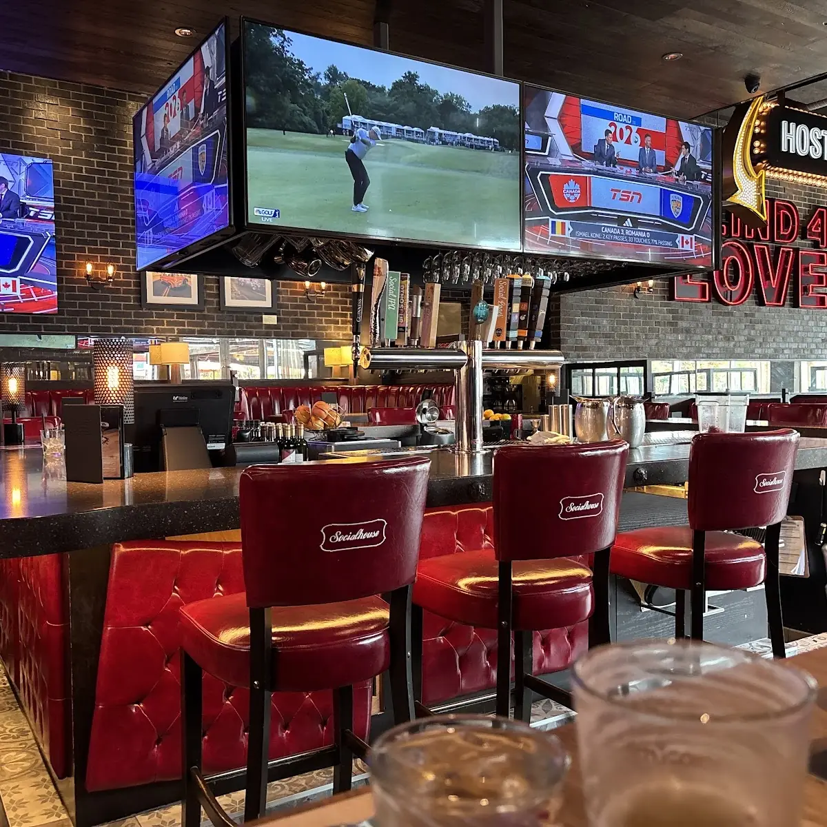 Vibe, Browns Socialhouse Grandview Corners