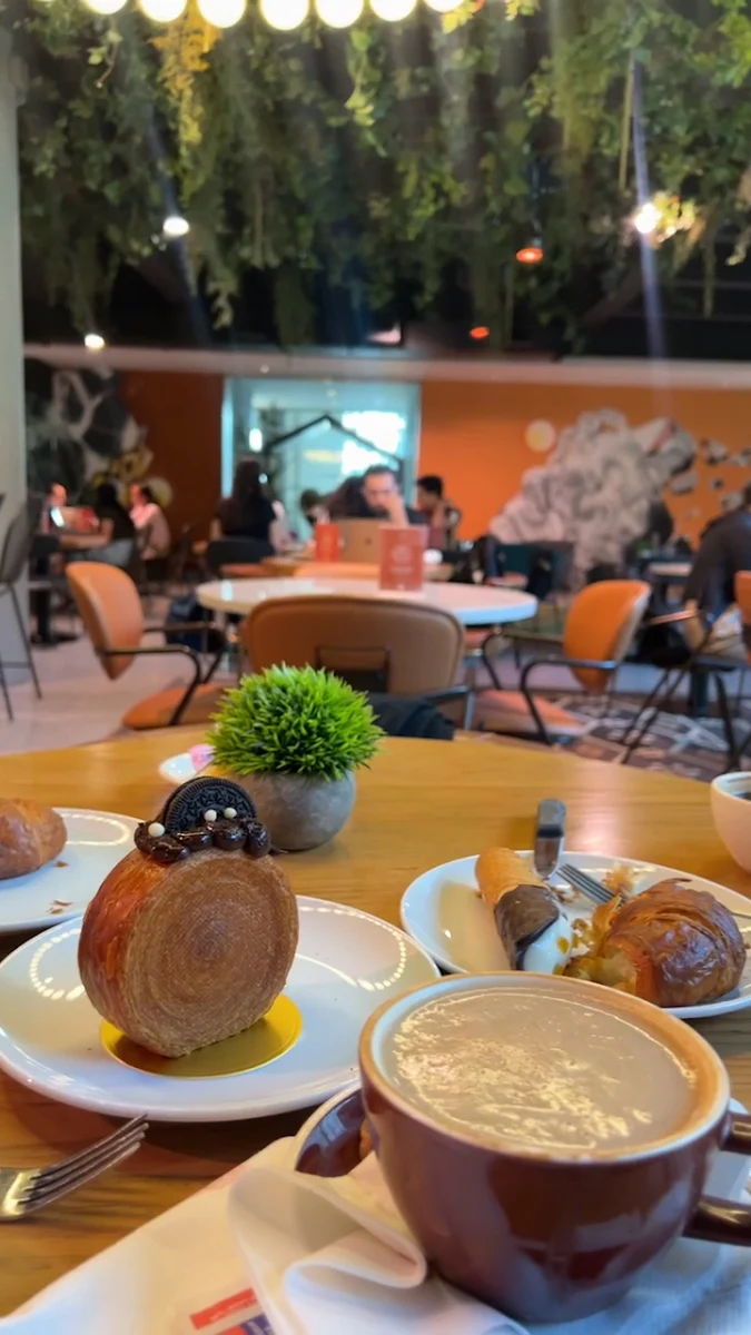 Vibe, Amea Café