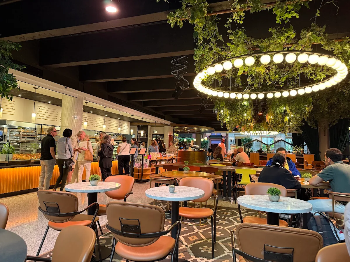 Vibe, Amea Café