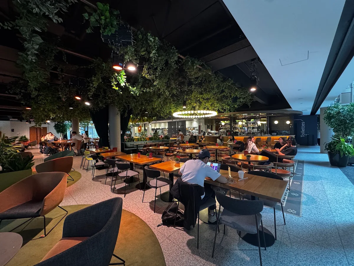 Vibe, Amea Café