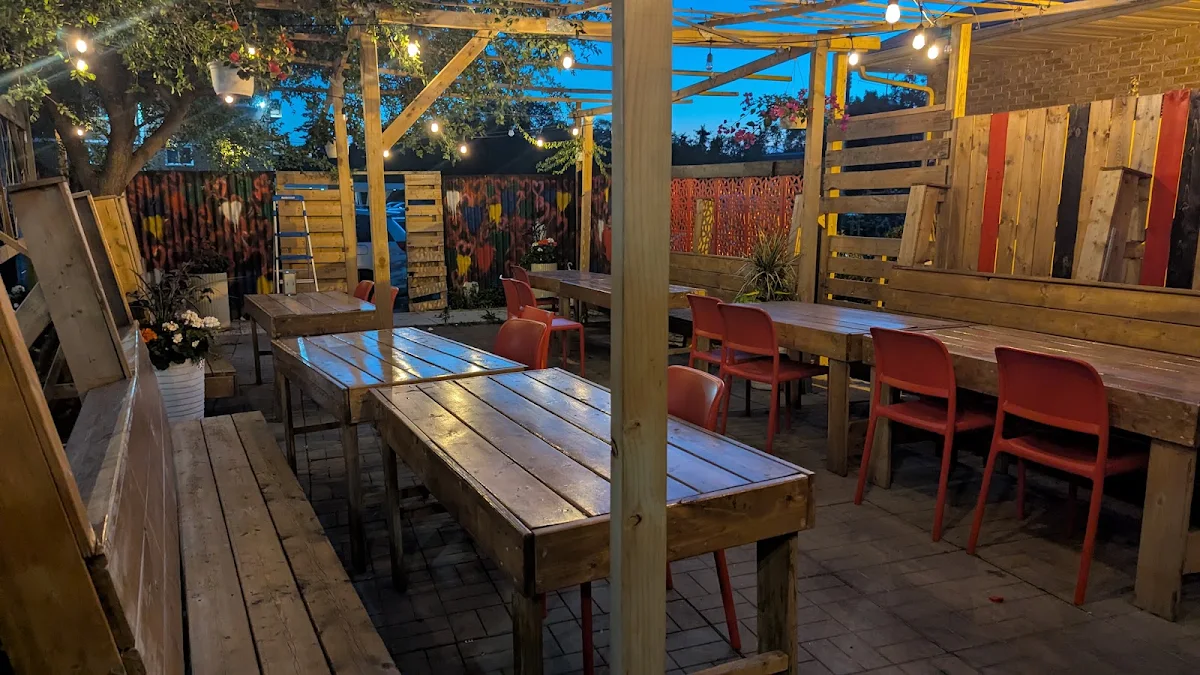 Vibe, Super Smash Burgs – Markham