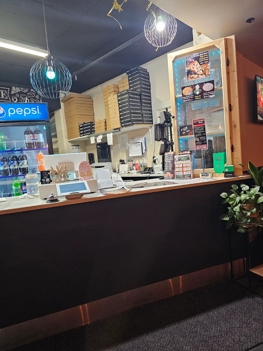 Vibe, Papa Mario's Pizza