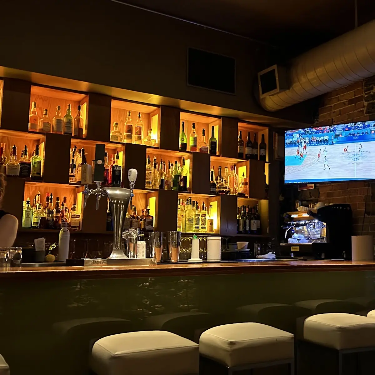 Vibe, Wooden Heads Gourmet Pizza