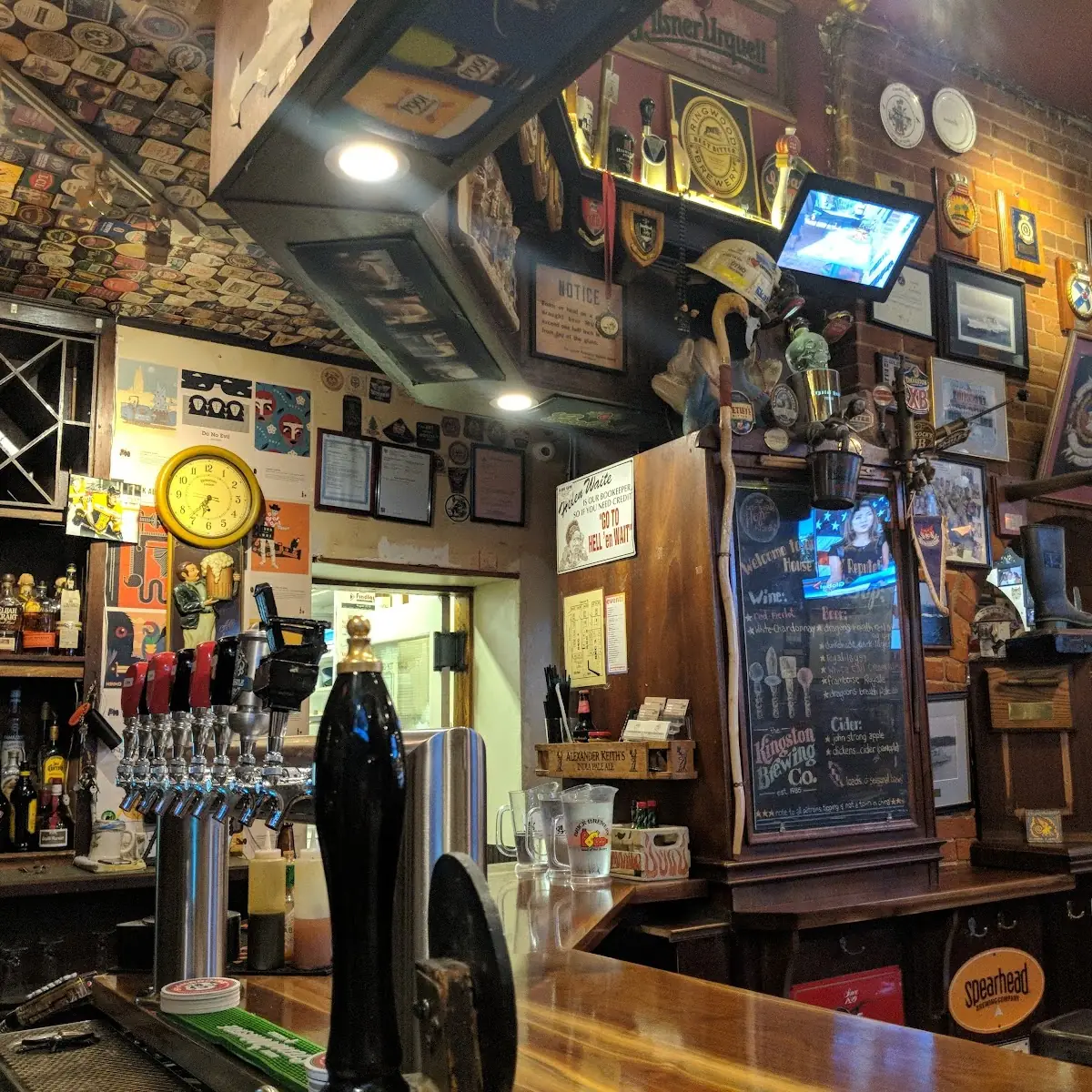 Vibe, Wooden Heads Gourmet Pizza
