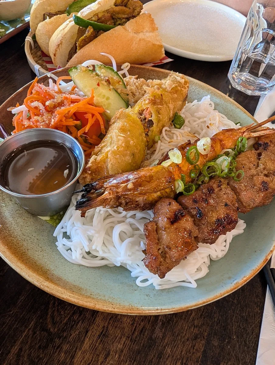 Food & drink, Phonatic Social Restaurant