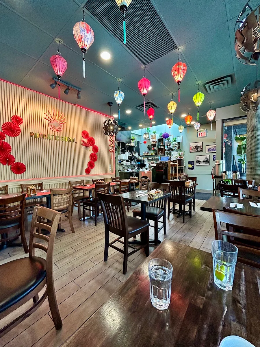 Vibe, Phonatic Social Restaurant