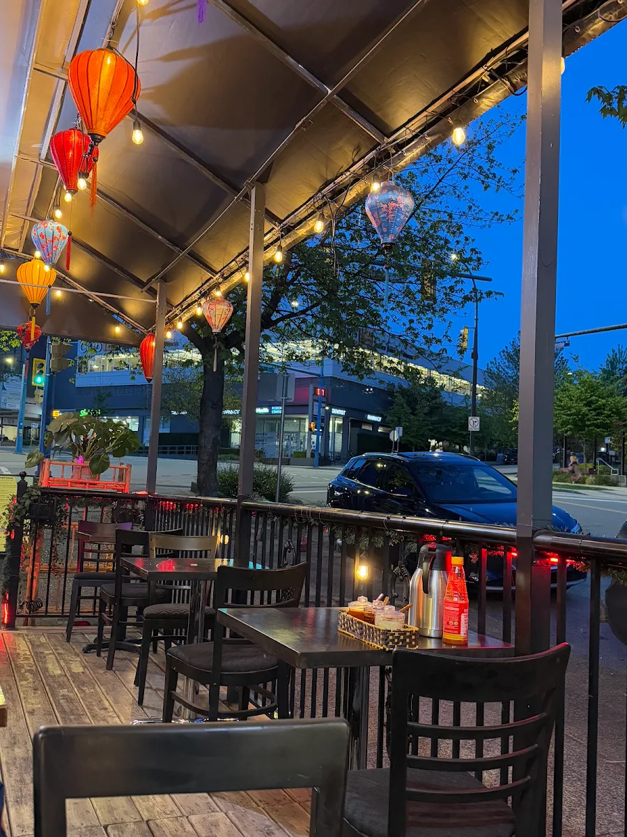 Vibe, Phonatic Social Restaurant