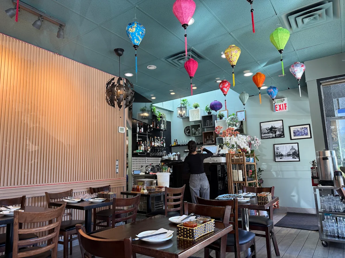 Vibe, Phonatic Social Restaurant