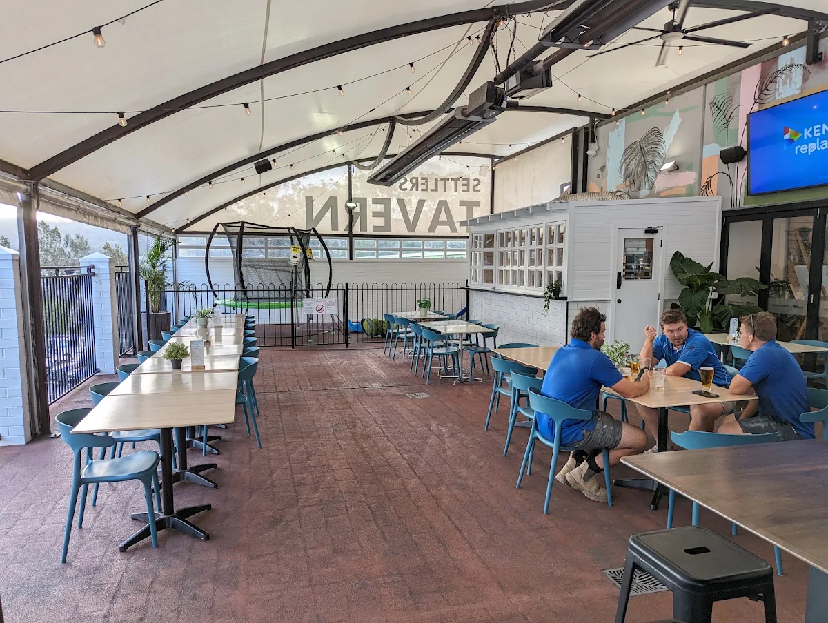 Vibe, The Settler's Tavern