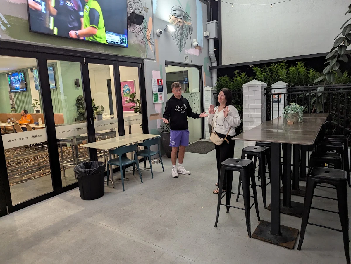 Vibe, The Settler's Tavern
