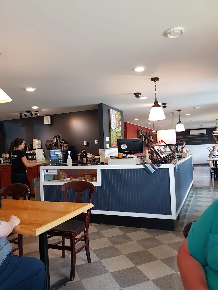 Vibe, Dennis Point Café