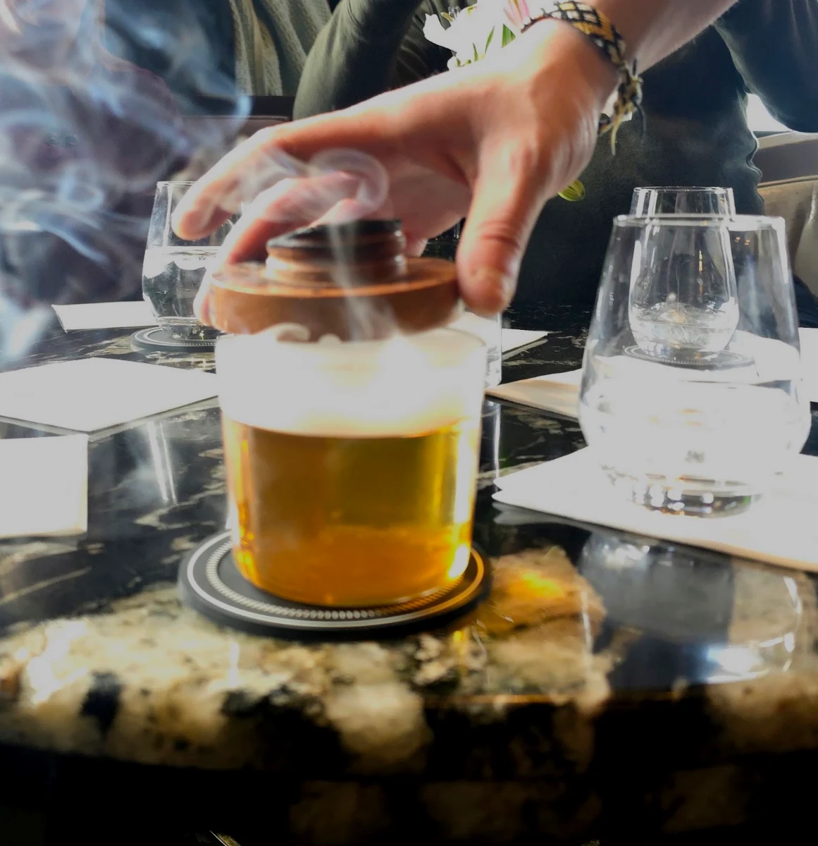 Food & drink, Bar 1608