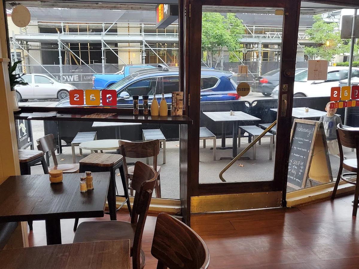 Vibe, Gas Cafe
