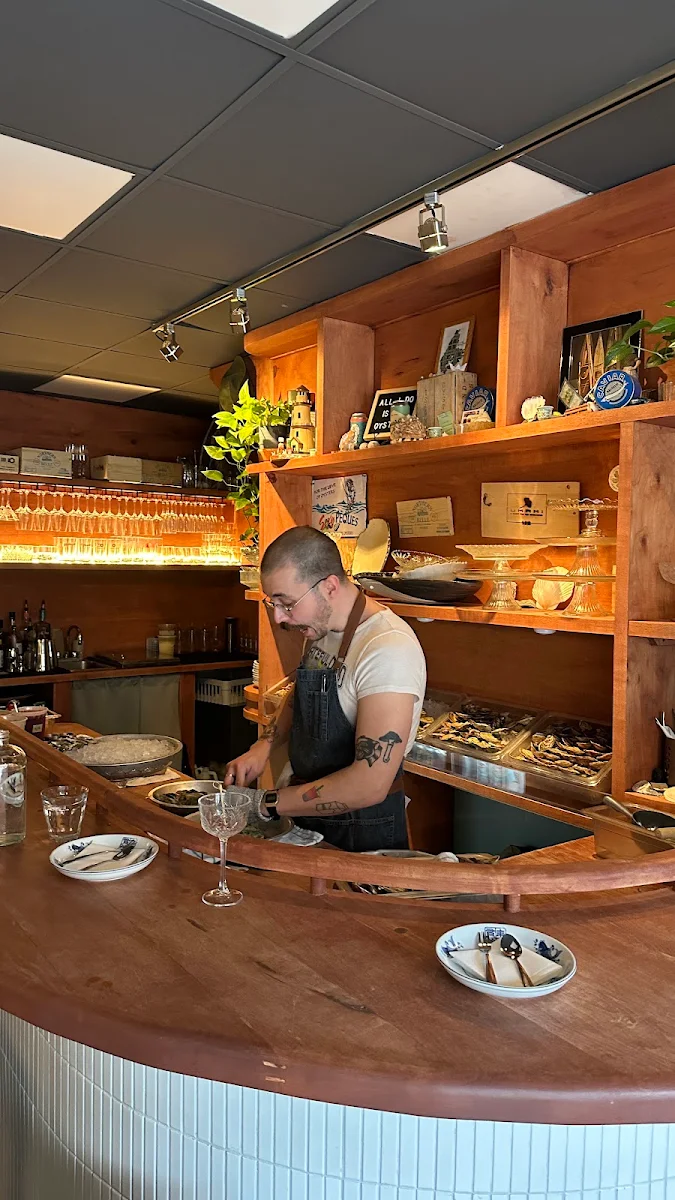 Vibe, Island Oysters Restaurant & Bar