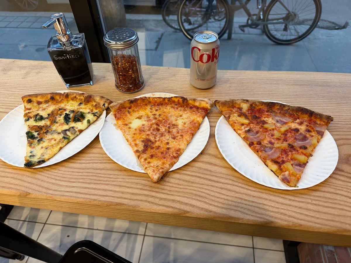 Food & drink, Revolver Pizza Co.