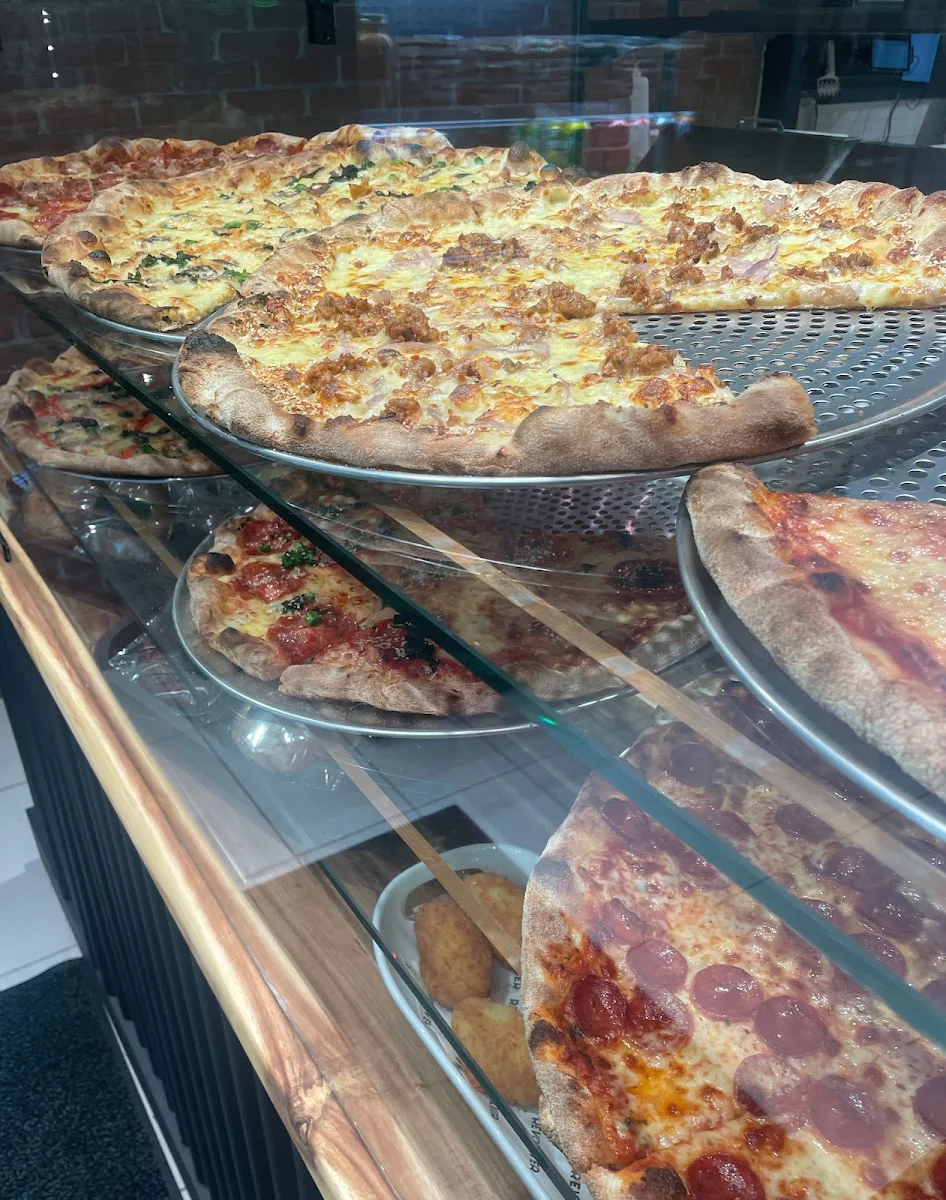 Food & drink, Revolver Pizza Co.
