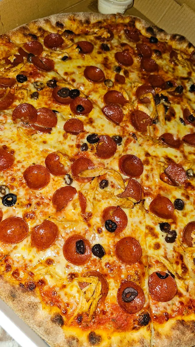 Food & drink, Revolver Pizza Co.