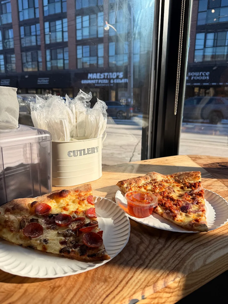 Food & drink, Revolver Pizza Co.
