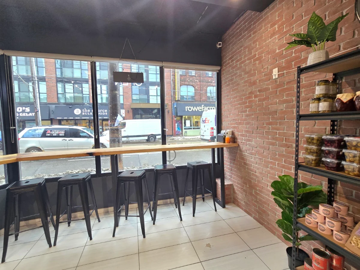 Vibe, Revolver Pizza Co.
