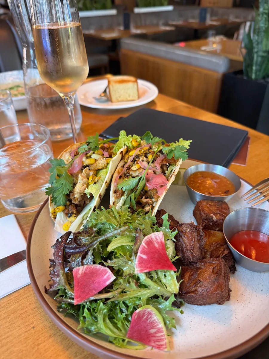Food & drink, Earls Kitchen + Bar