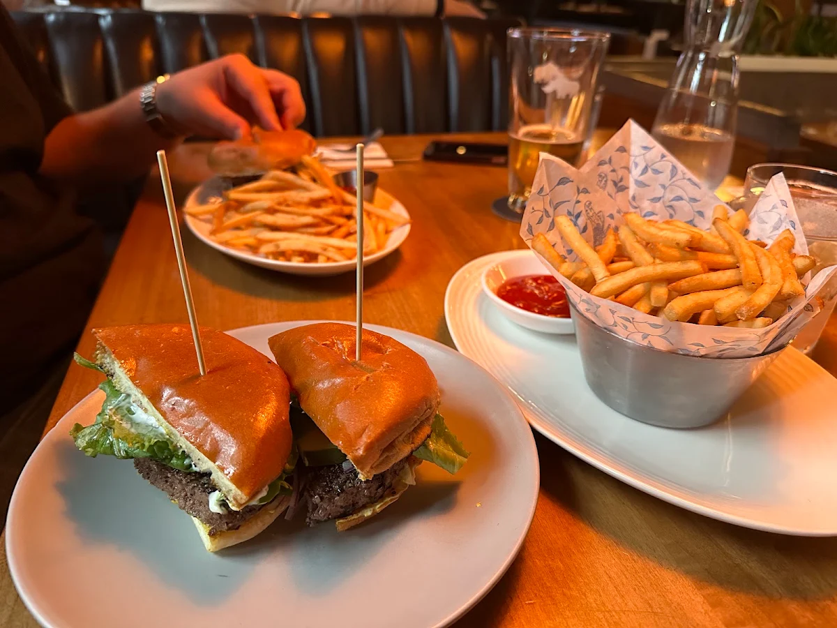Food & drink, Earls Kitchen + Bar