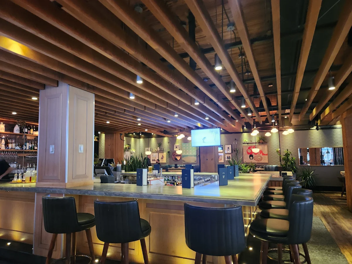 Vibe, Earls Kitchen + Bar
