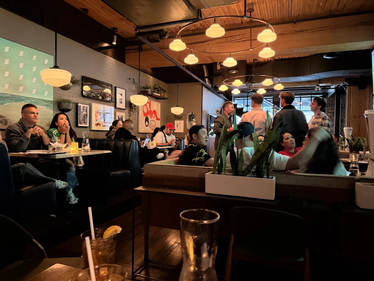 Vibe, Earls Kitchen + Bar