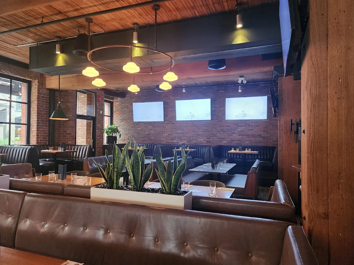 Vibe, Earls Kitchen + Bar