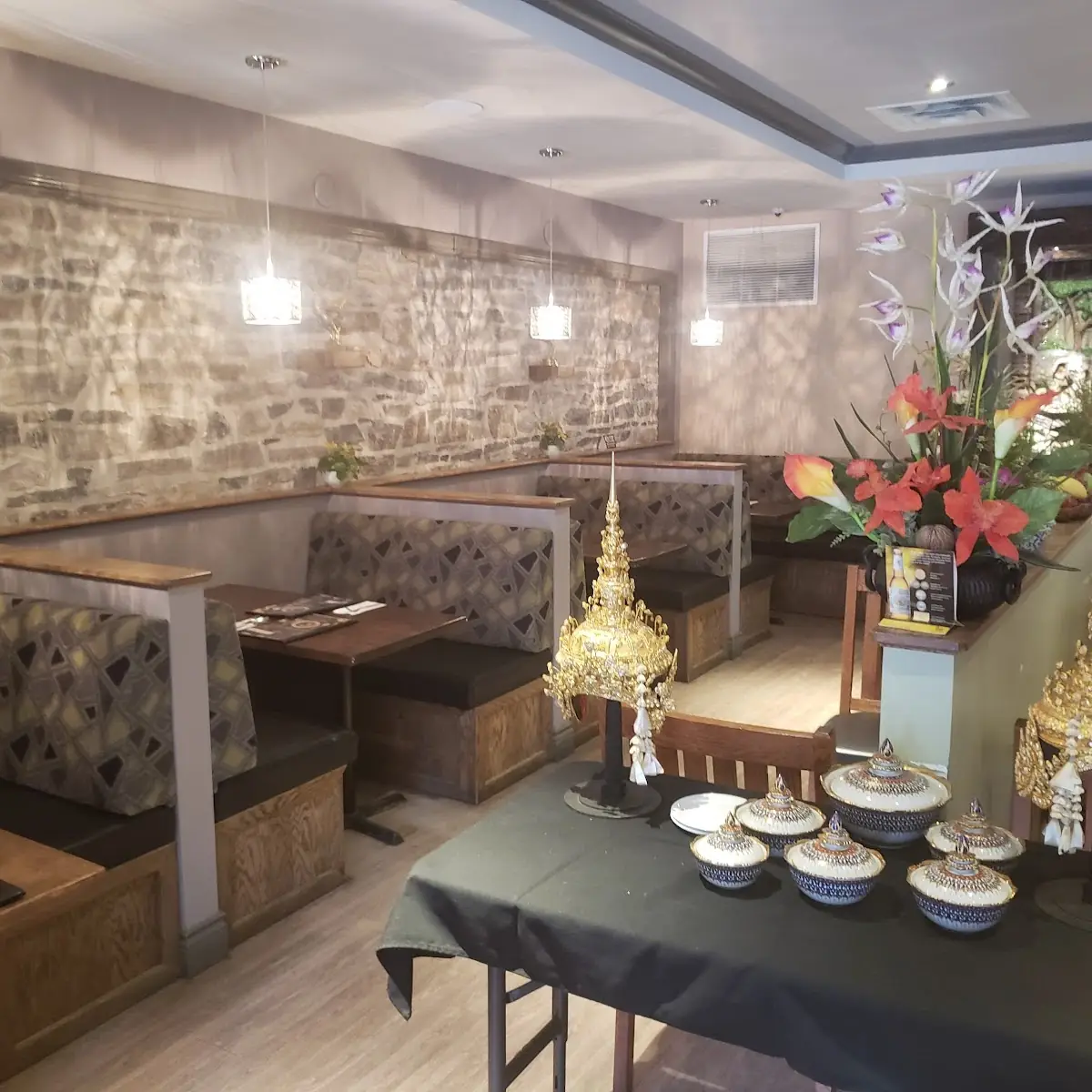 Vibe, Nakhon Thai Restaurant