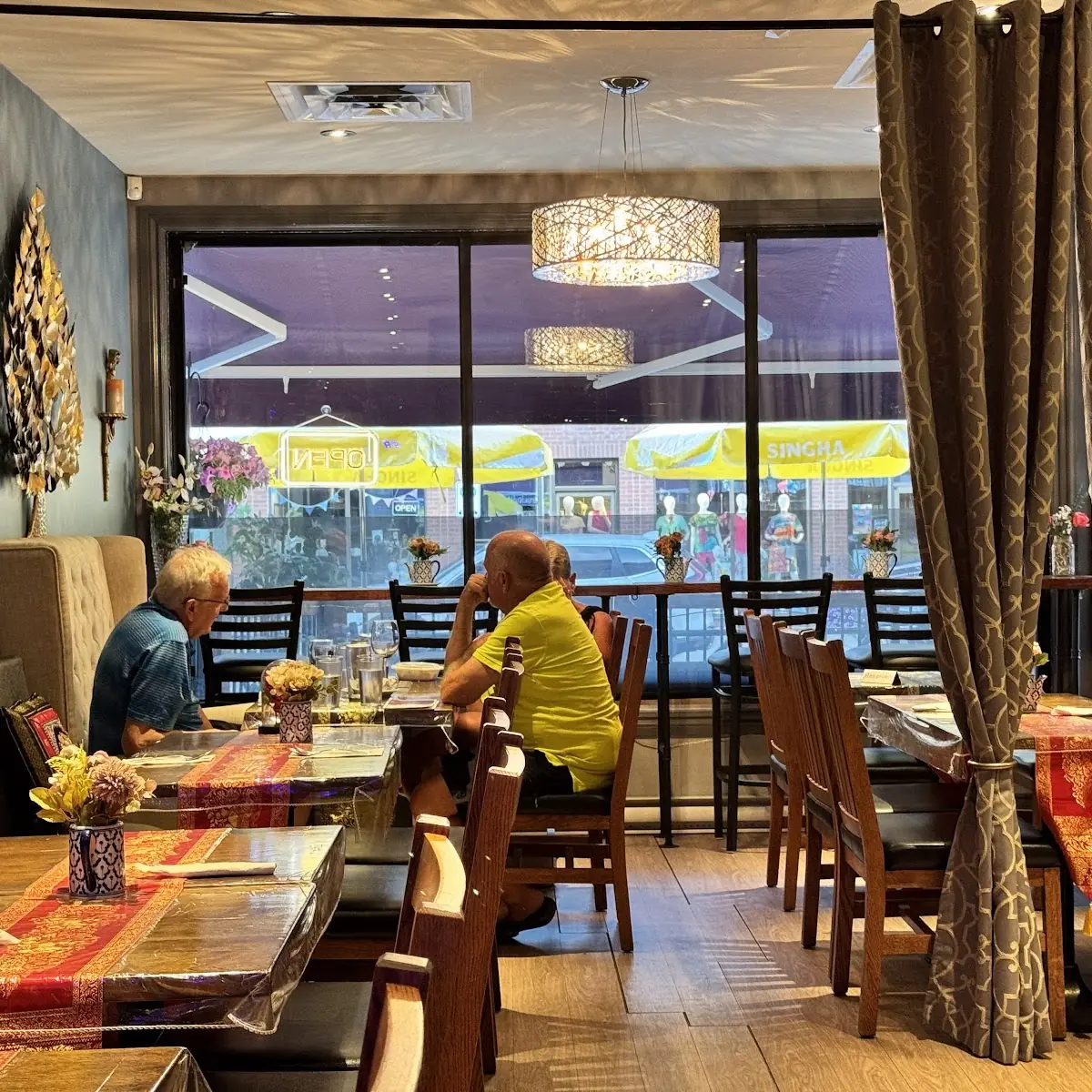 Vibe, Nakhon Thai Restaurant