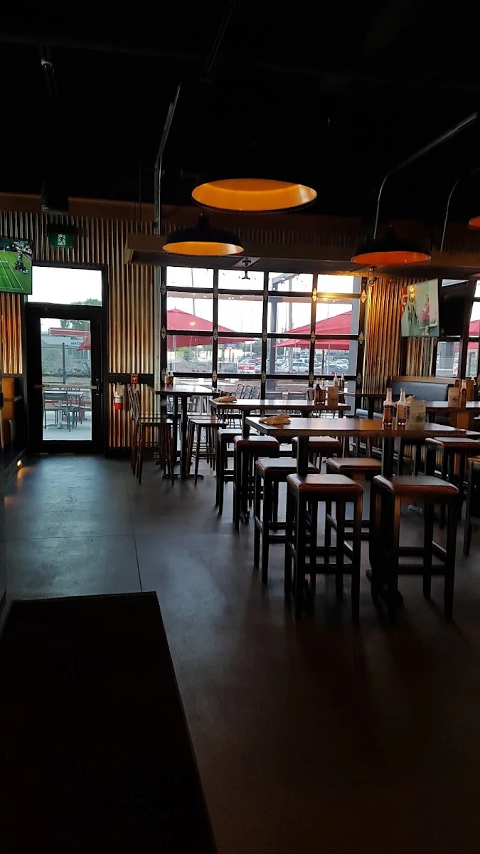 Vibe, Lone Star Texas Grill