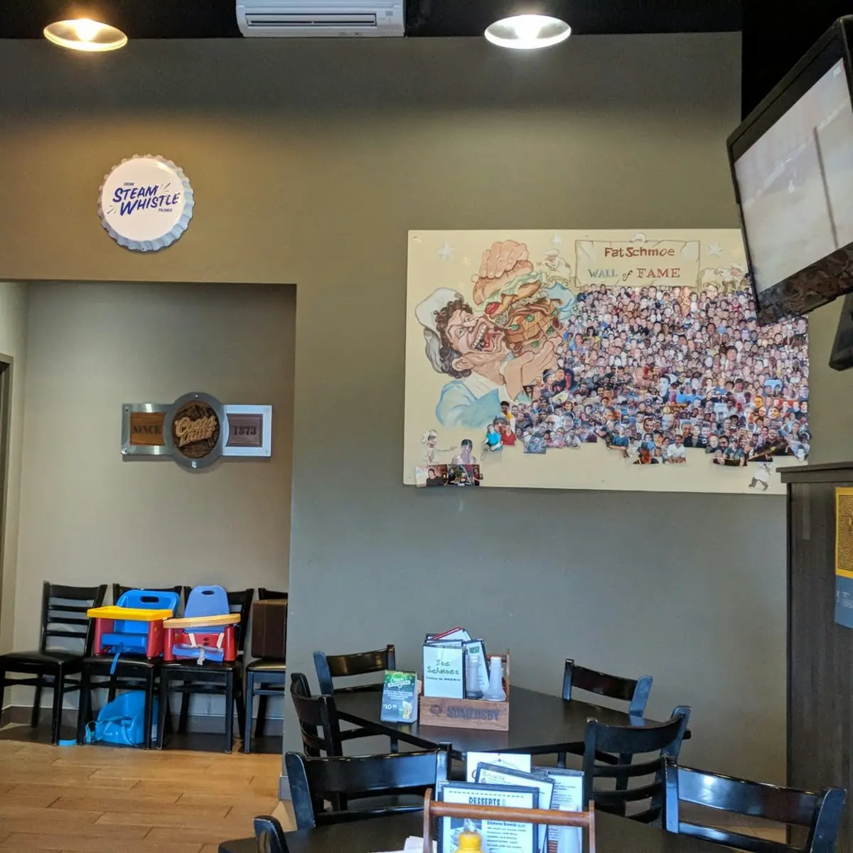 Vibe, Joe Schmoe's Eats N Drinks