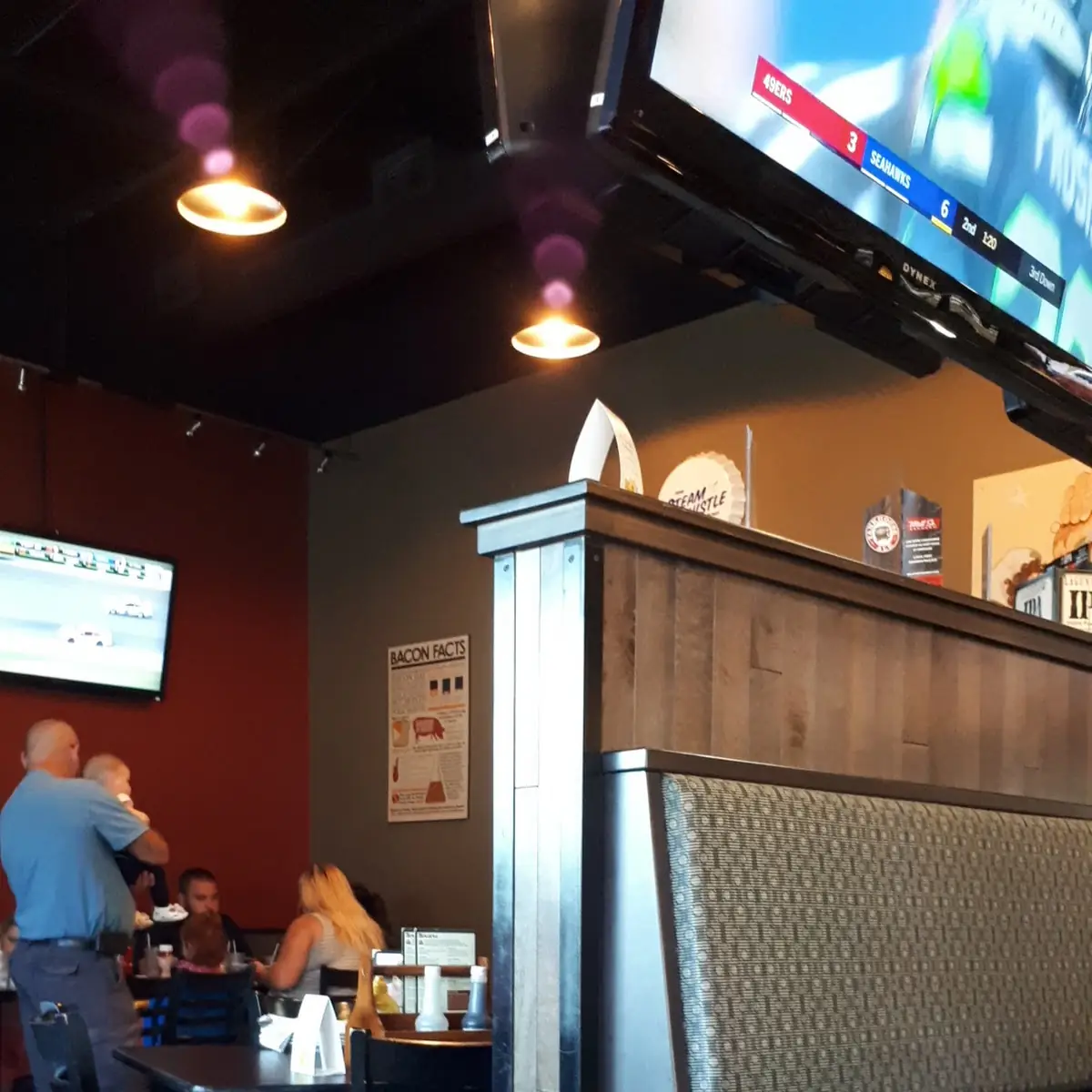 Vibe, Joe Schmoe's Eats N Drinks