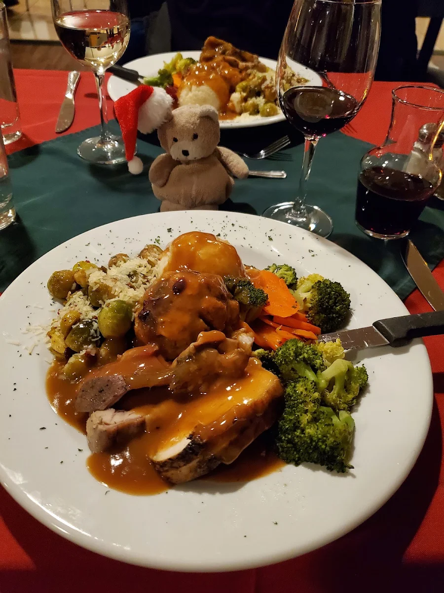 Food & drink, D.I. Restaurant & Lounge