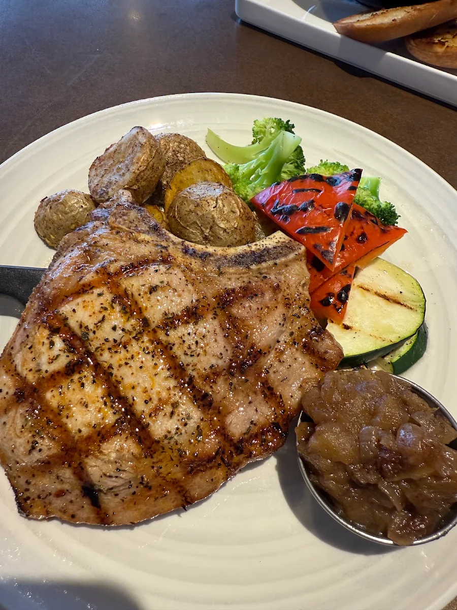 Food & drink, D.I. Restaurant & Lounge