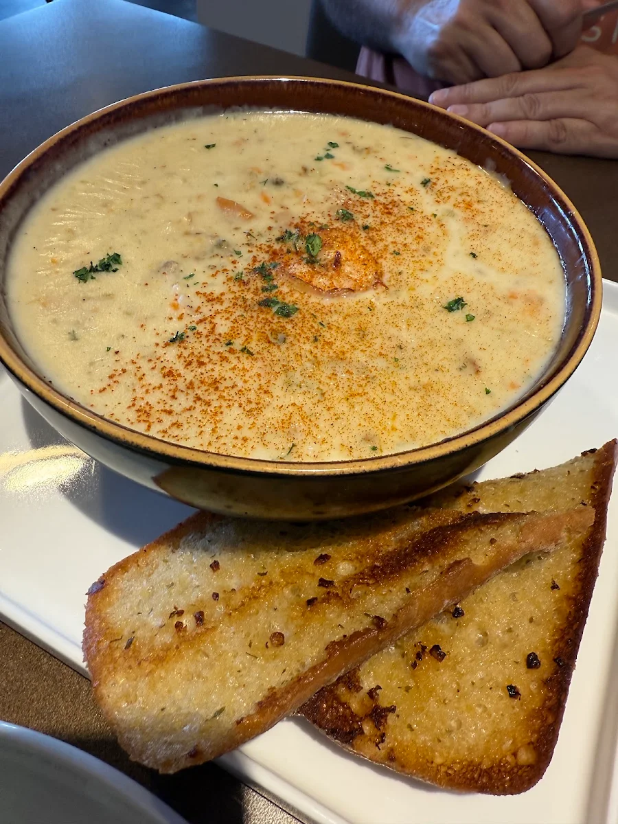 Food & drink, D.I. Restaurant & Lounge