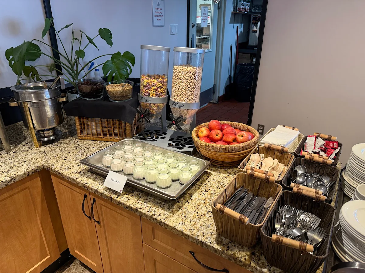 Food & drink, D.I. Restaurant & Lounge