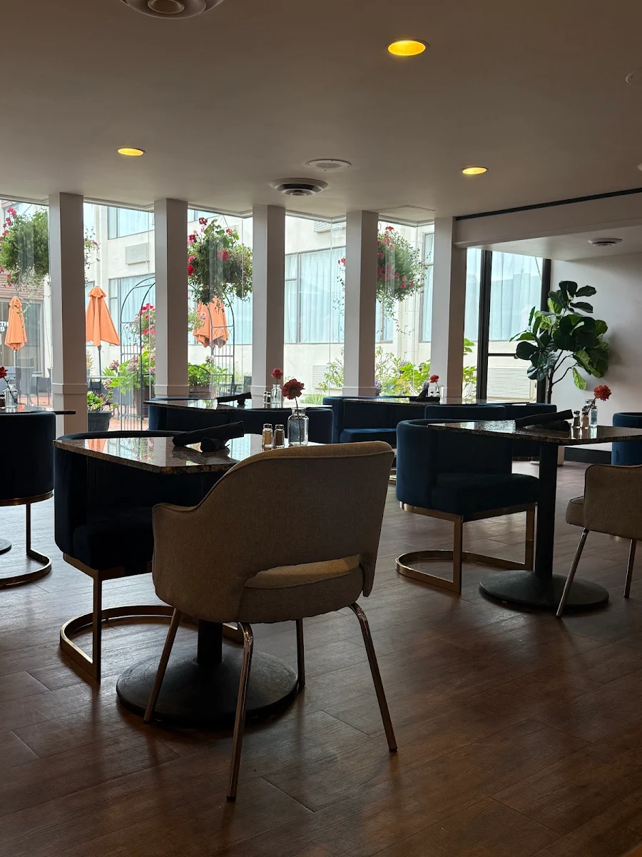Vibe, D.I. Restaurant & Lounge