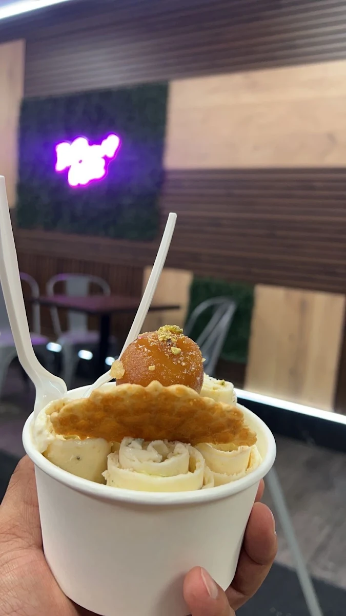 Food & drink, Roll N Chill Ice Cream & Shakes - Oxford St