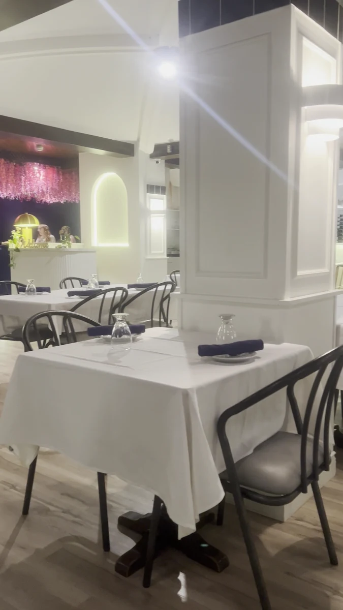 Vibe, Three Kretans Greek Restaurant