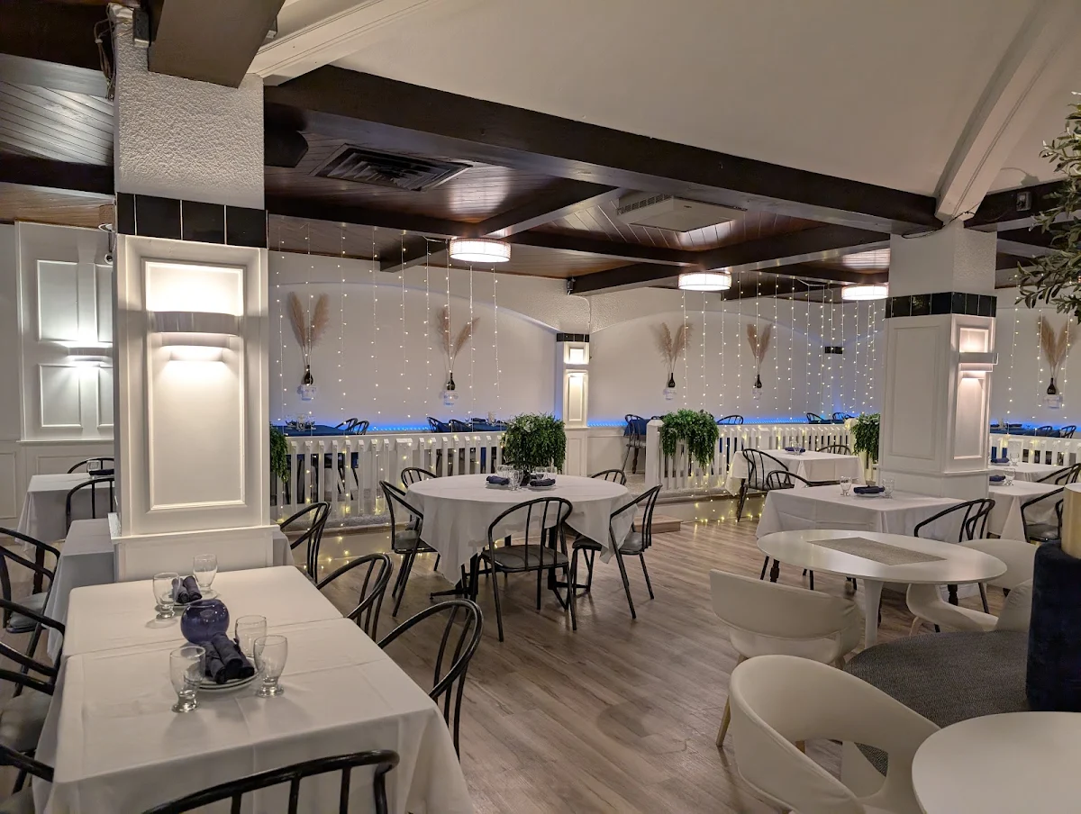 Vibe, Three Kretans Greek Restaurant