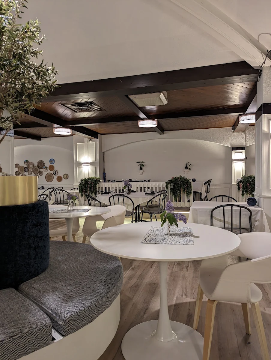 Vibe, Three Kretans Greek Restaurant