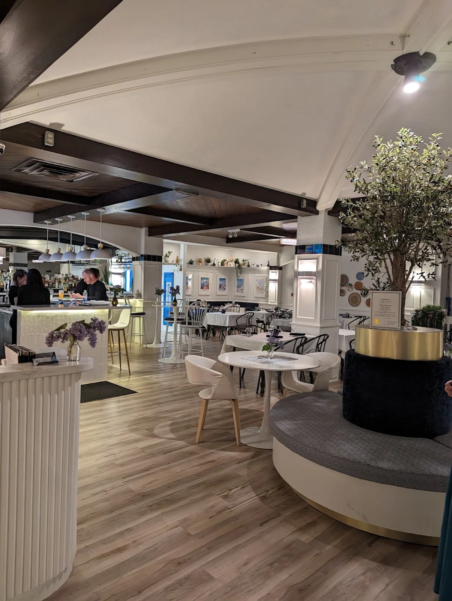 Vibe, Three Kretans Greek Restaurant