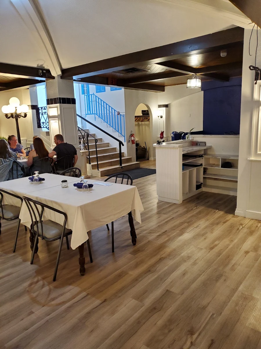 Vibe, Three Kretans Greek Restaurant