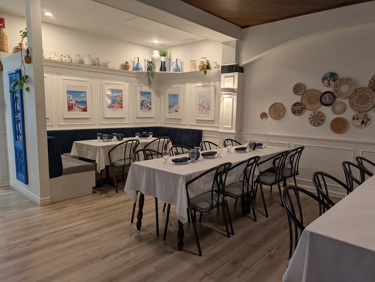 Vibe, Three Kretans Greek Restaurant